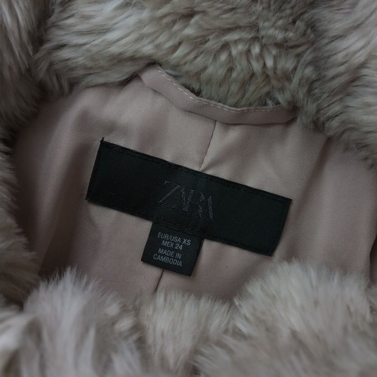 ZARA ザラ ショートフェイクファーコート フード /26F - メルカリ