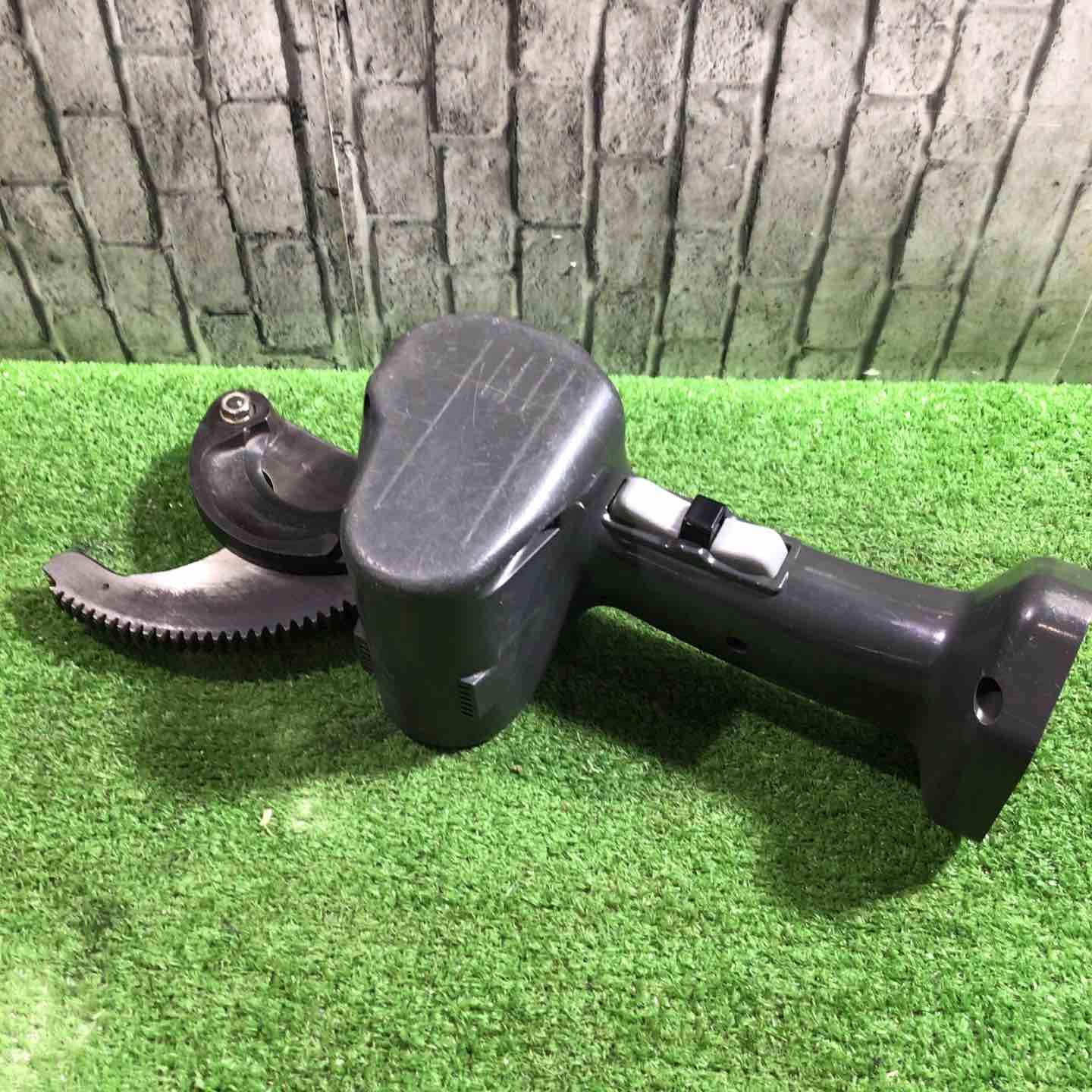 ◇泉精器(IZUMI) コードレスケーブルカッター REC-50B【川口店 