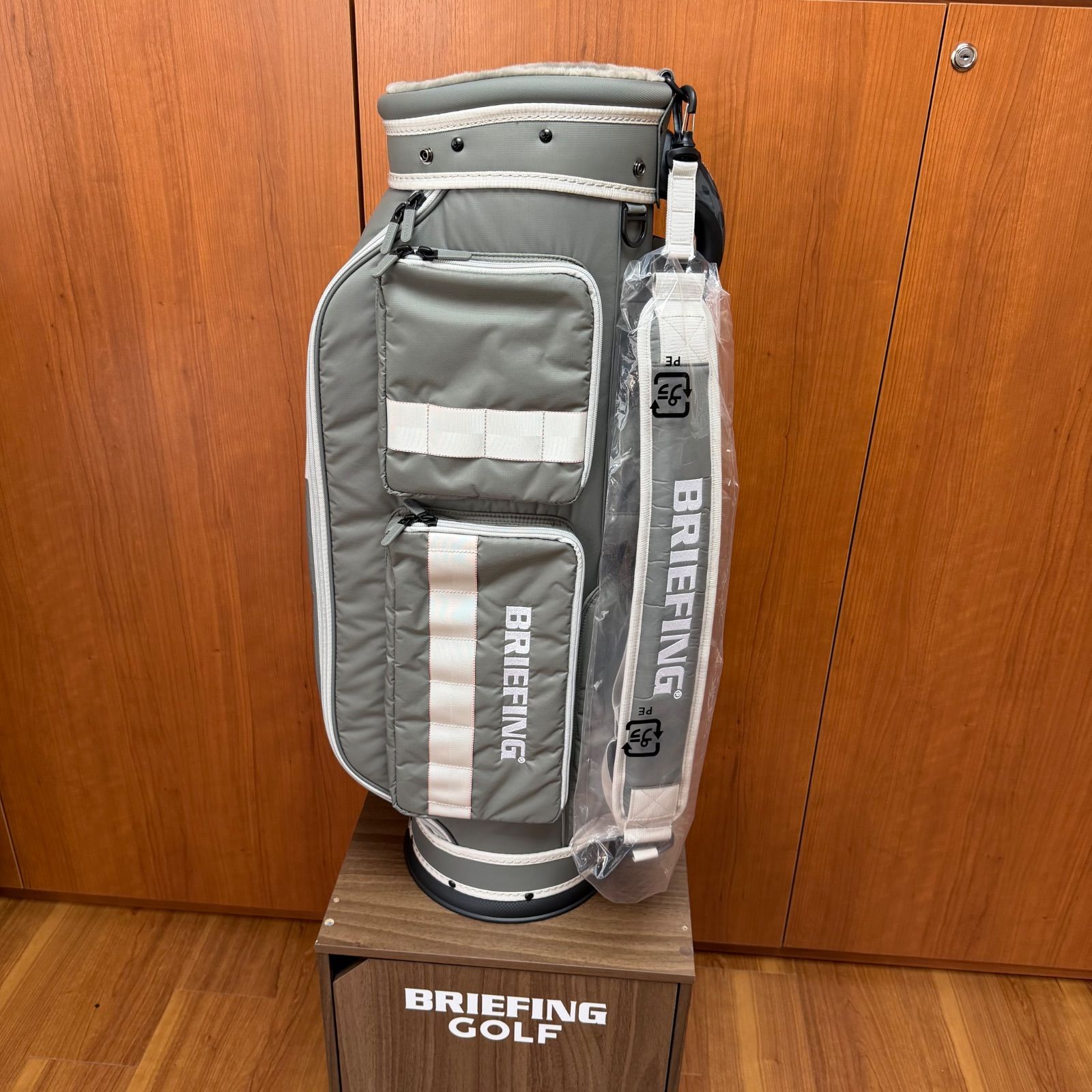 新品・タグ付】BRIEFING GOLF キャディバッグ CR-6 #03 ライトグレー 