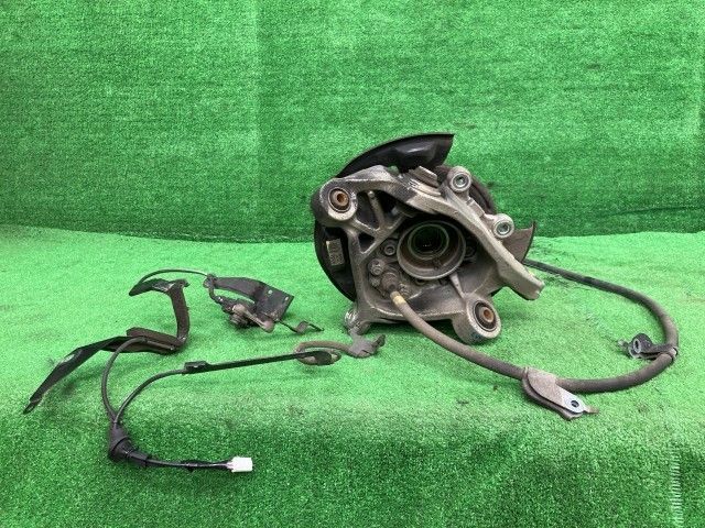 マークX GRX135 左リアナックルハブ 250G FOUR 4WD 42305-30140 202