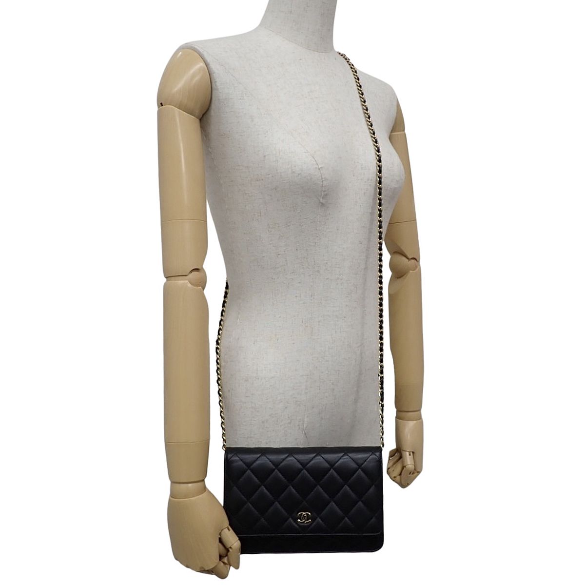 CHANEL(シャネル) マトラッセ ココマーク チェーンウォレット ショルダーバッグ 肩掛け 斜め掛け チェーンショルダー ラムスキン ブラック黒 ゴールド金具 レディース 40802188961【中古】【アラモード】 CHANEL(シャネル) マトラッセ ココマーク チェーンウォレット