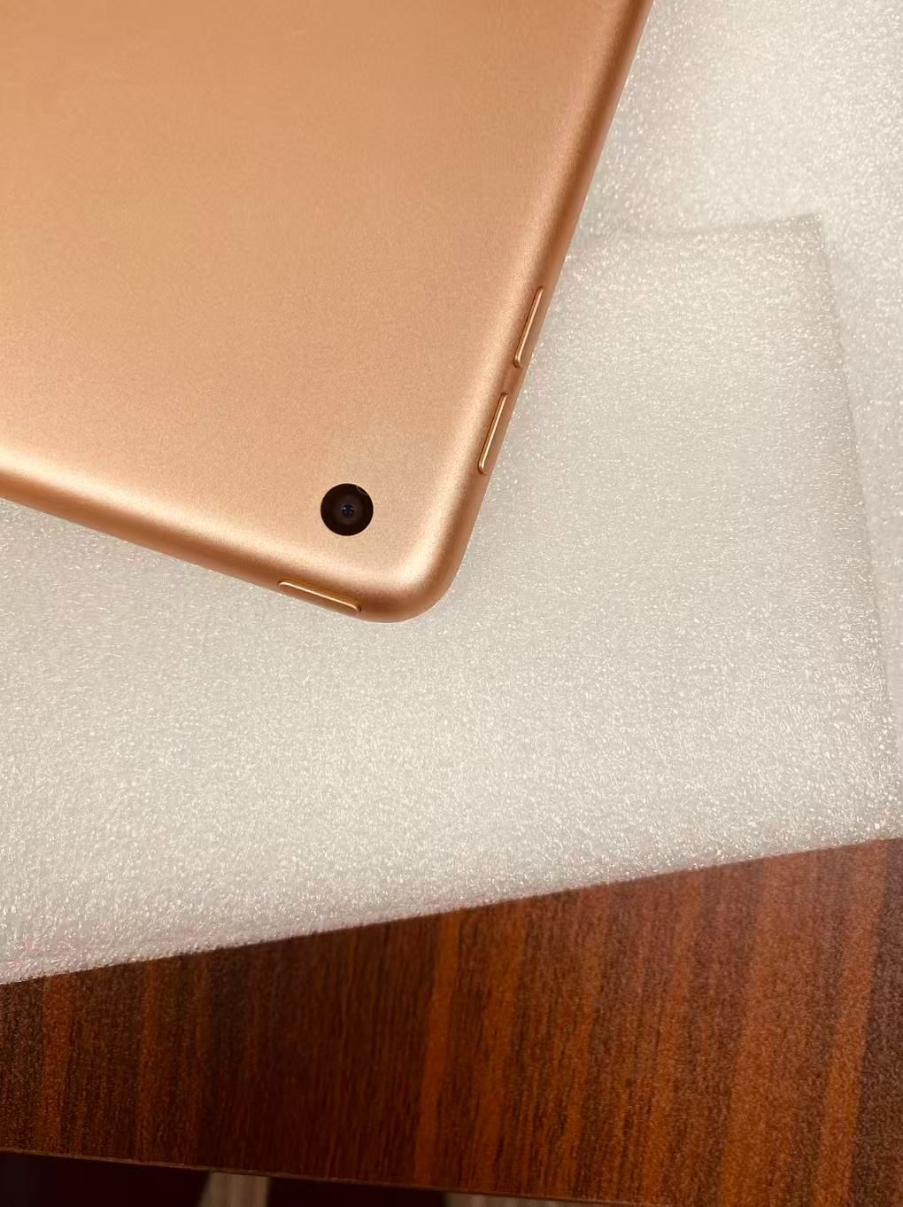 iPad 第7世代 128GB Gold Wi-Fi (中古) - メルカリ