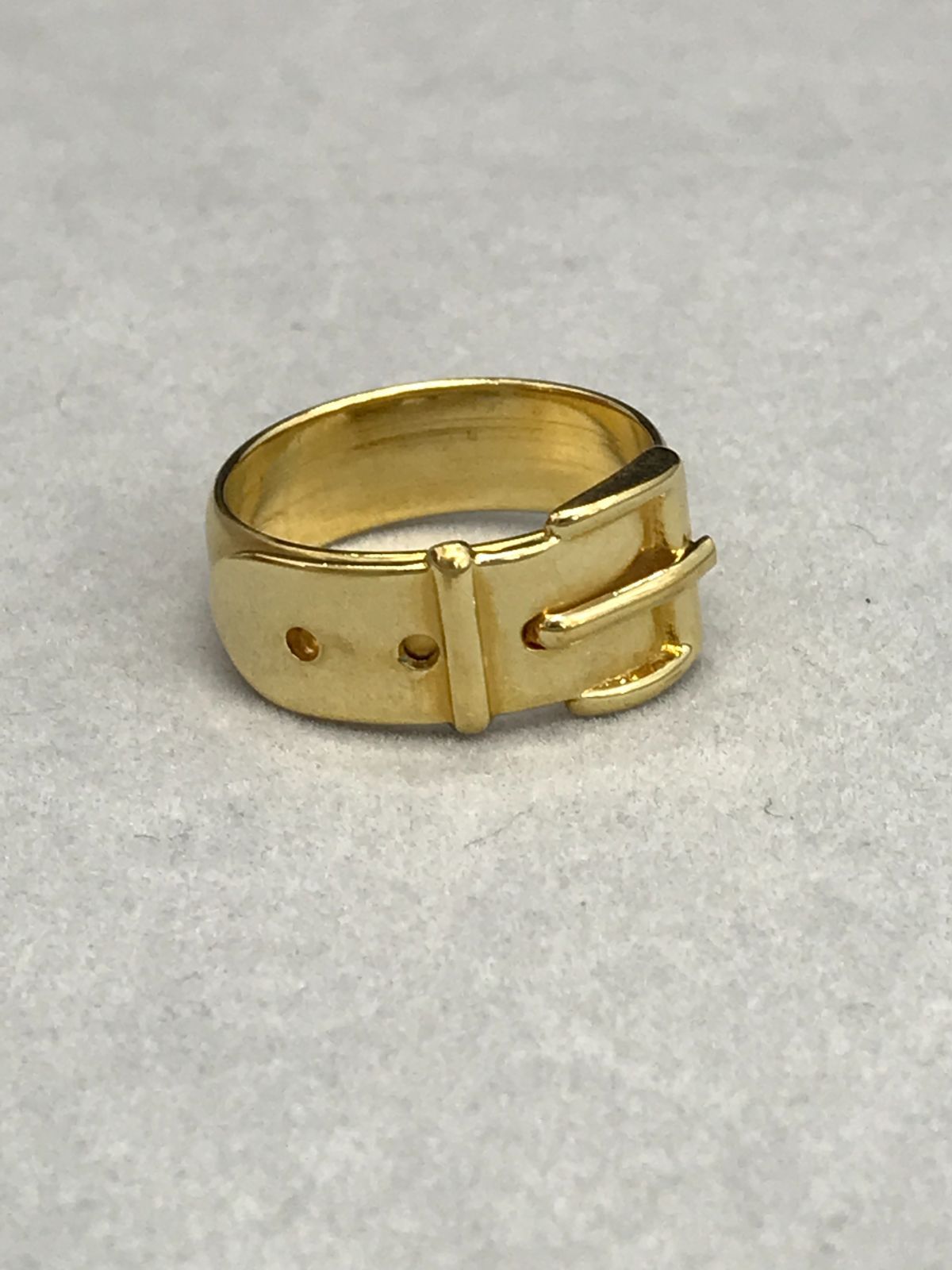 GUCCI グッチ スカーフリング ベルトモチーフ ゴールド系 4730 - メルカリ