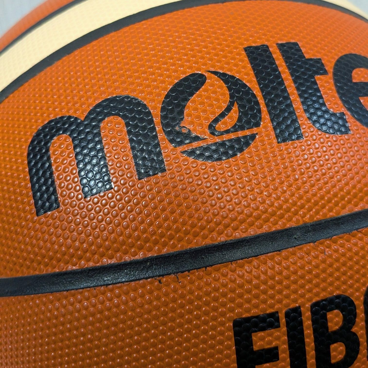 美品 molten モルテン GL7X バスケットボール 公式試合用 FIBA公式