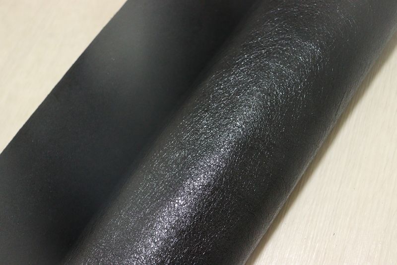 ブラック 220ds クロム革 牛革 国産 レザー カゼイン仕上げ はぎれ 一枚革 レザークラフト 革 皮 本革 diy 生地 材料