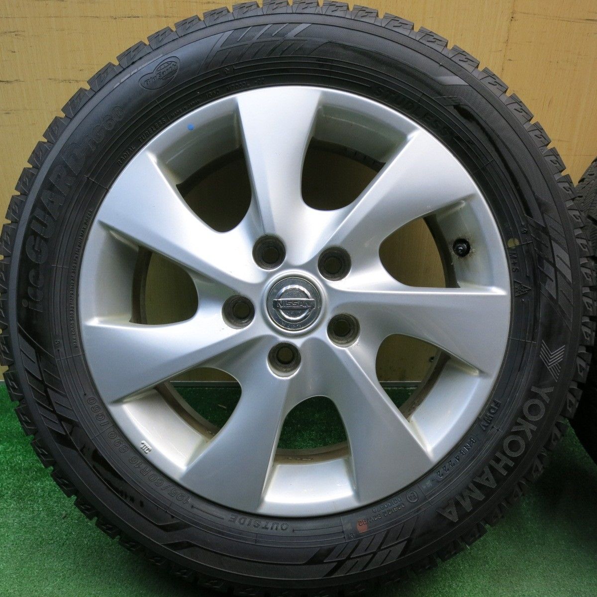 ほぼ未使用！22年☆日産 C26 セレナ 純正 195/60R16 スタッドレス 