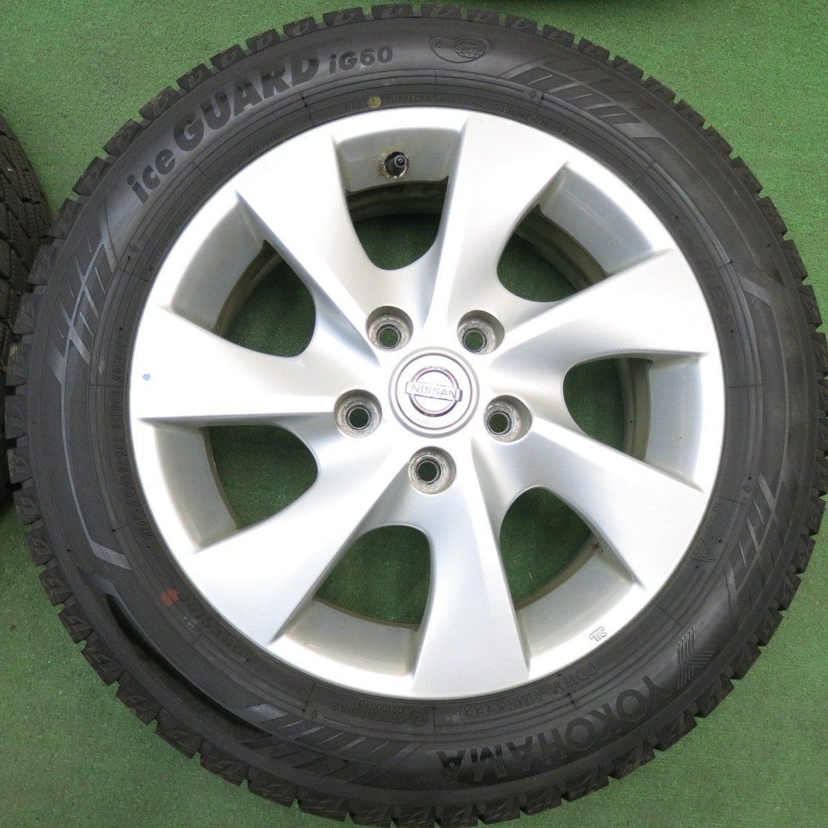 ほぼ未使用!22年☆日産 C26 セレナ 純正 195/60R16 ほぼ未使用!22年☆日産 C26 セレナ 純正 195/60R16