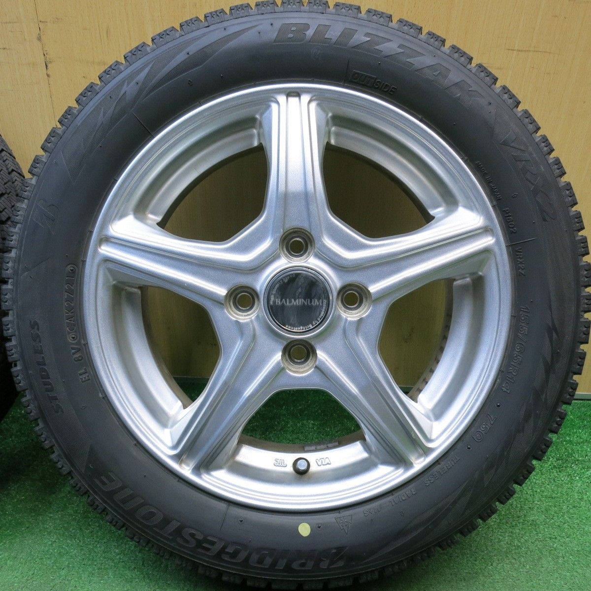バリ溝！8.5分☆スタッドレス 155/65R14 ブリヂストン ブリザック VRX2 