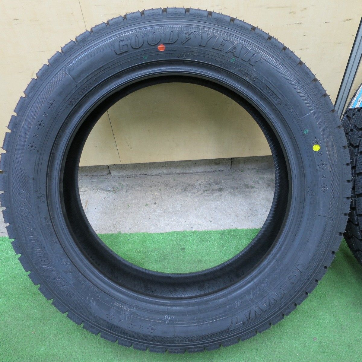 未使用！25年☆スタッドレス 195/60R17 グッドイヤー アイスナビ7 