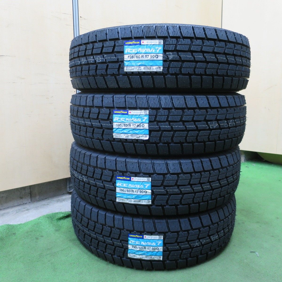 未使用！25年☆スタッドレス 195/60R17 グッドイヤー アイスナビ7 