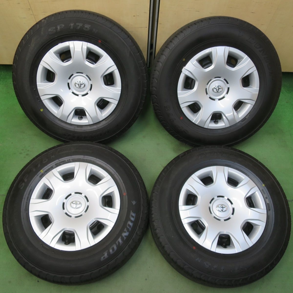 新車外し！23年☆トヨタ 200系 ハイエース 純正 スチール 195/80R15 