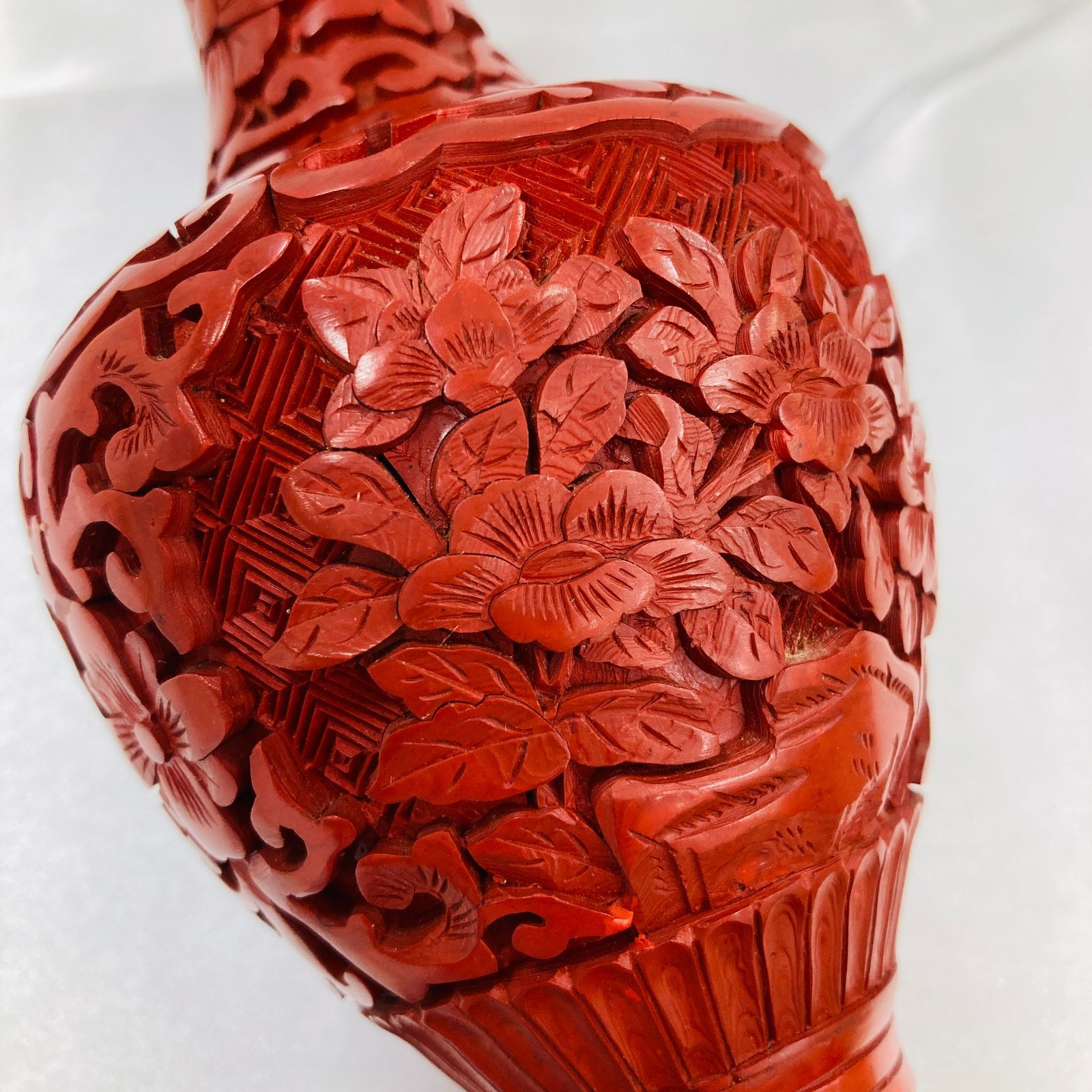 A【保管品】漆彫り花瓶 彫漆花瓶 堆朱 朱色の彫刻花瓶 置物 中国美術 