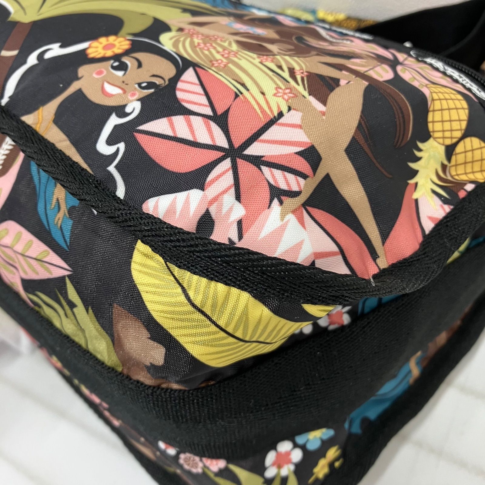 1026 LeSportsac レスポートサック ショルダーバッグ 斜めがけ 紐調節 