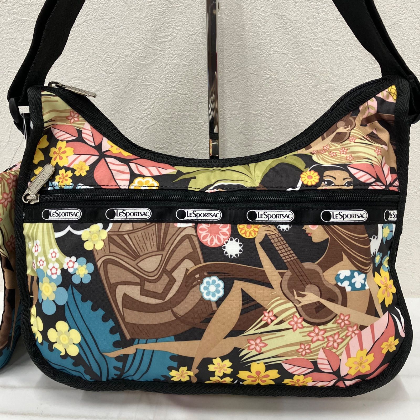 1026 LeSportsac レスポートサック ショルダーバッグ 斜めがけ 紐調節 