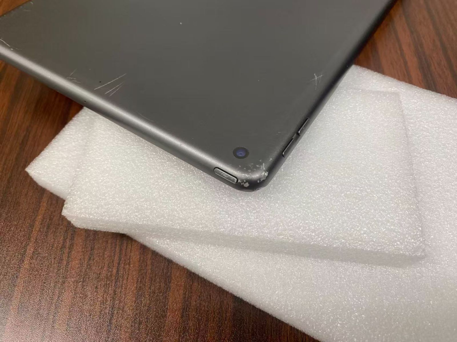 iPad 第7世代 128GB Wi-Fiモデル バッテリー97%箱あり 初期化 動作確認・初期化済み】電池97％Apple iPad 第7世代 Wi-Fi 128GB Space