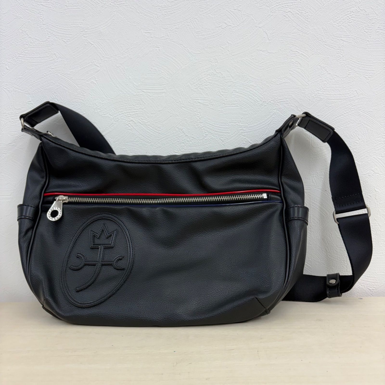 美品】CASTELBAJAC カステルバジャック ショルダーバッグ Black ハーフ 美品】CASTELBAJAC カステルバジャック ショルダーバッグ Black ハーフ