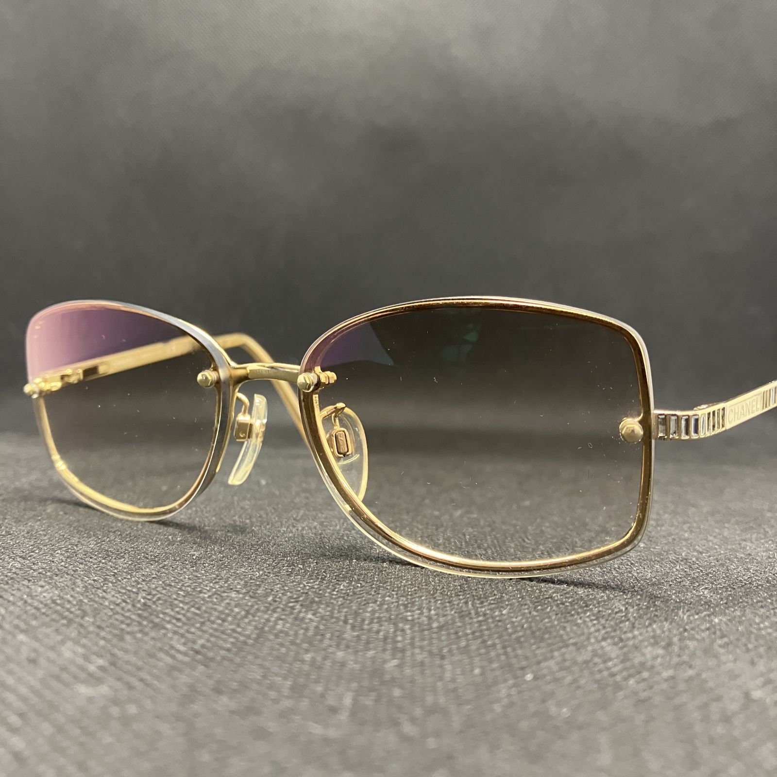 未使用に近い シャネル サングラス 4123-B カラーレンズ ラインストーン CHANEL シャネル サングラス 4123-B 【度入り】 5145 - メルカリ