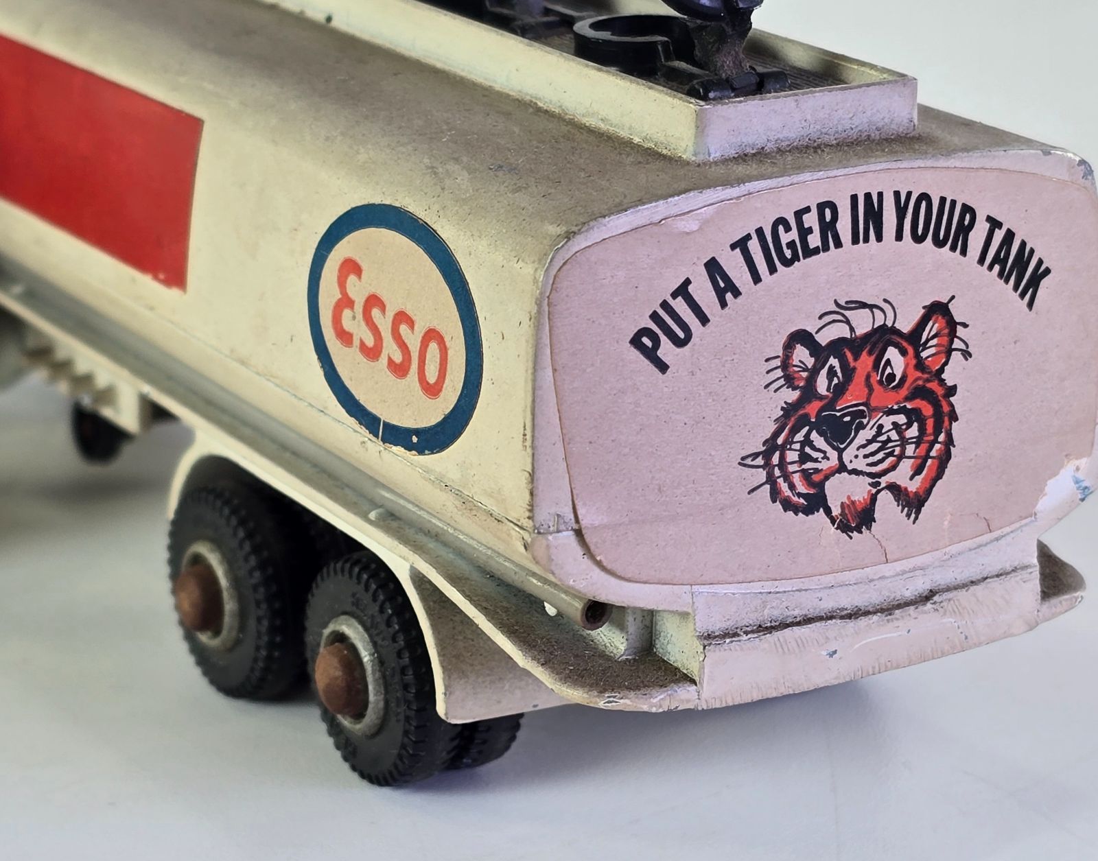 DINKY TOYS/ディンキー AEC ARTICULATED LORRY エッソ タンクローリー
