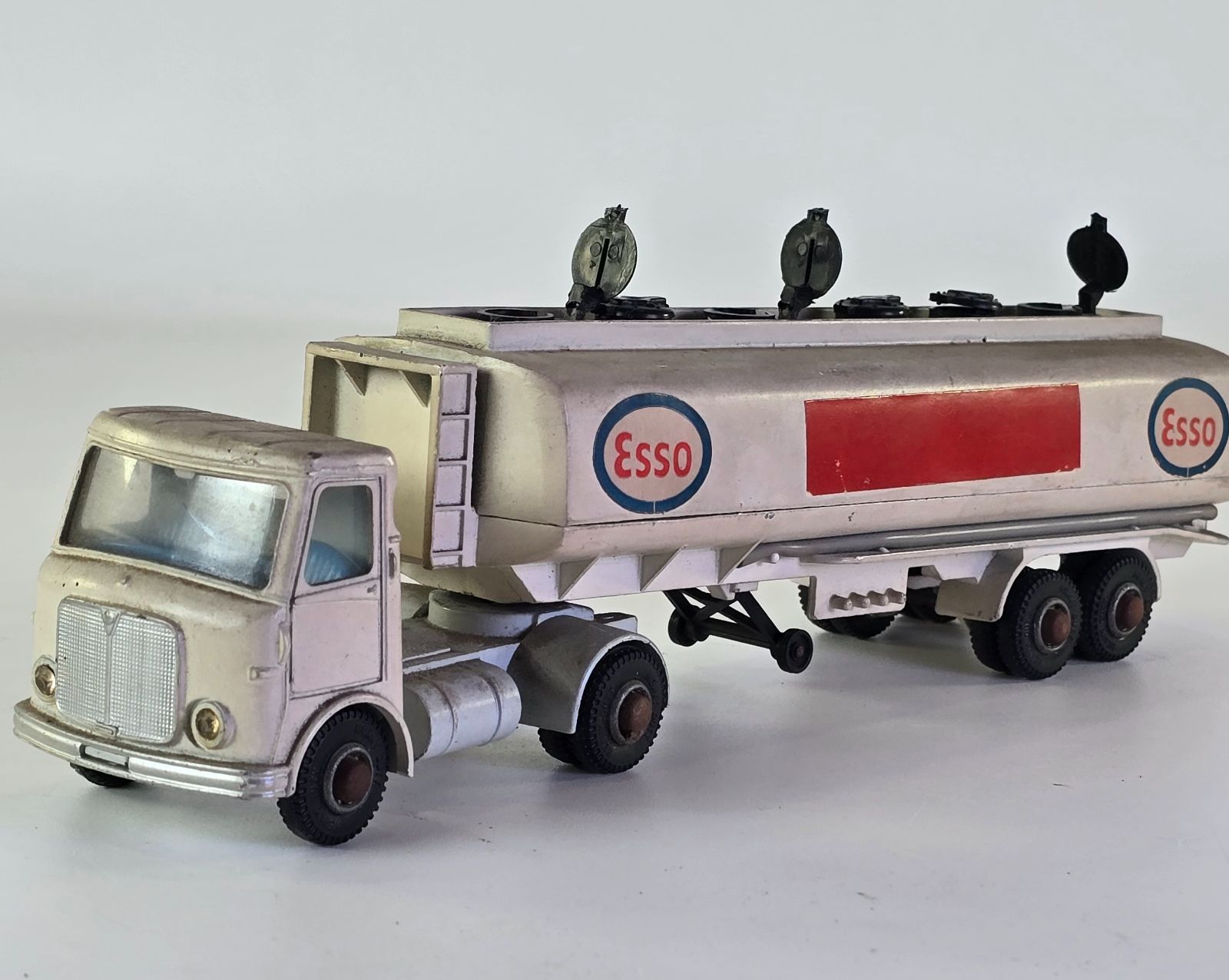 DINKY TOYS/ディンキー AEC ARTICULATED LORRY エッソ タンクローリー