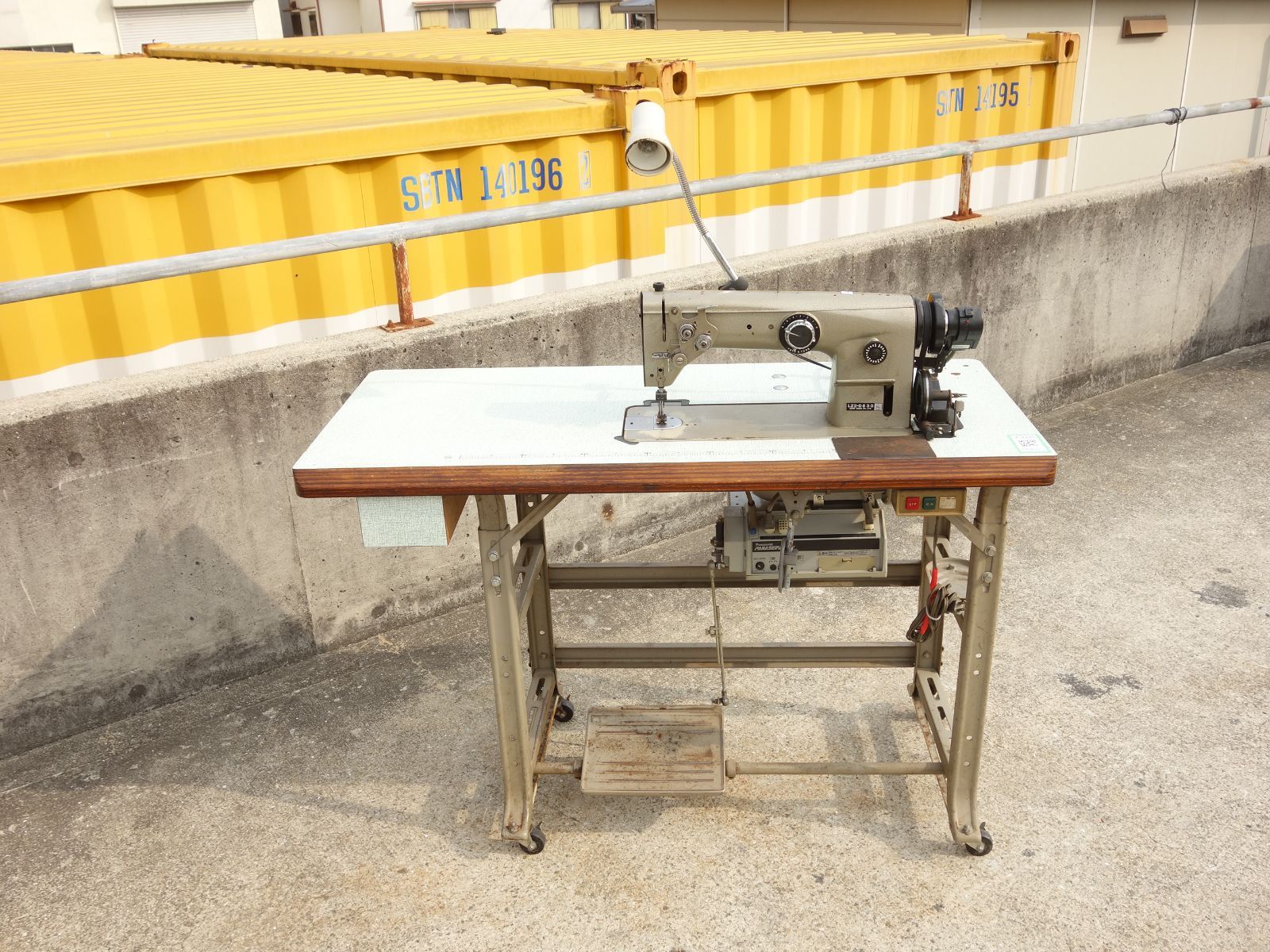 中古】K▽トヨタ アイシン精機 工業用ミシン 2本針 水平釜 100V LZ2