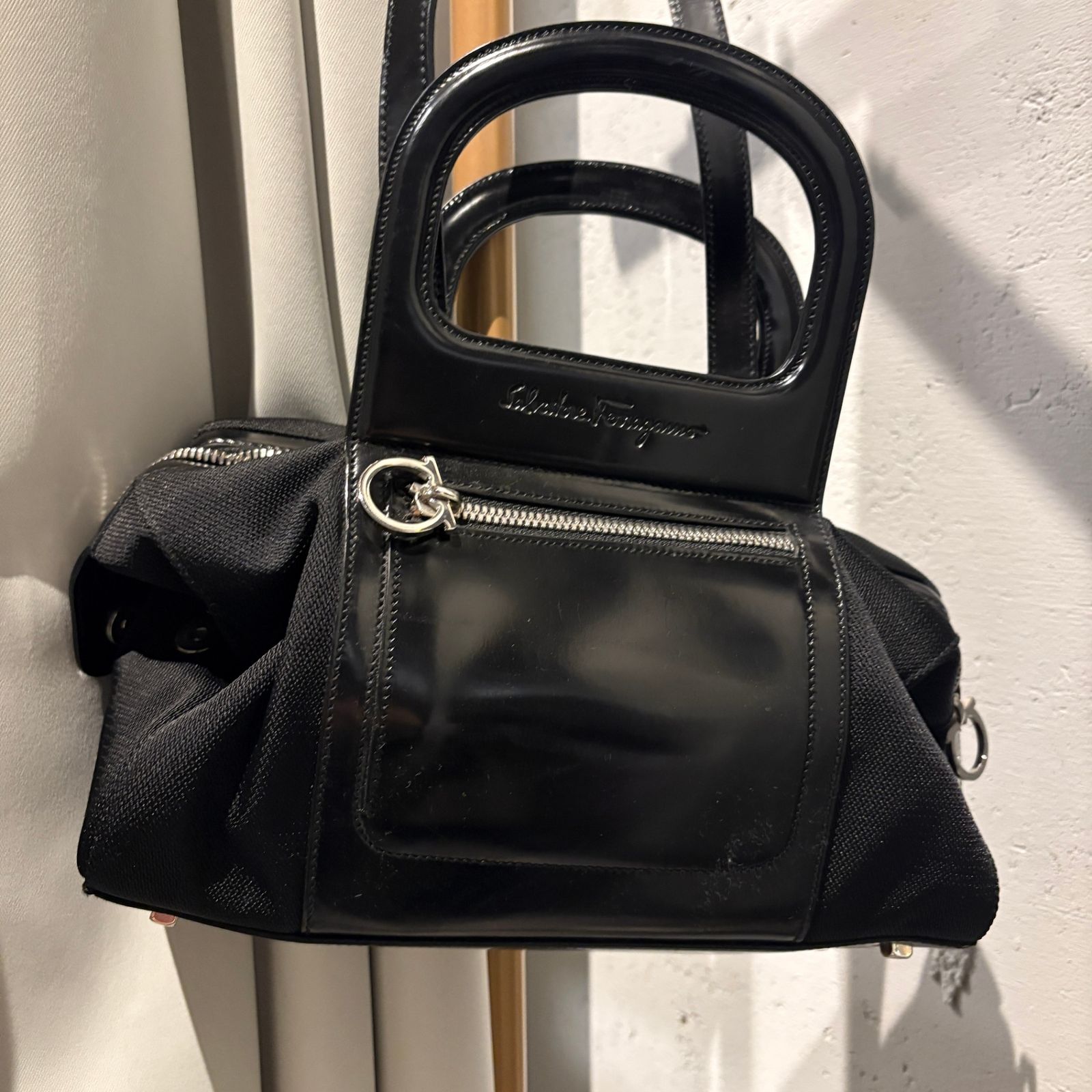 77】併売 Salvatore Ferragamo サルバトーレフェラガモ ミニ バッグ 