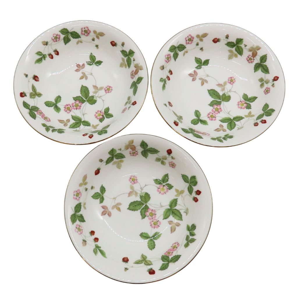【中古】WEDGWOOD ウエッジウッド ワイルドストロベリー スープボウル 3枚セット 約15cm ボーンチャイナ 洋食器 食器 ストロベリー いちご サラダ シリアル 金縁 人気シリーズ 定番 テーブルウェア 白 ホワイト A2404123