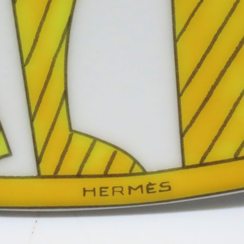 【中古】 HERMES エルメス プレート ソレイユ・ドゥ・エルメス イエロー パンプレート 皿 食器 高級洋食器 インテリア テーブルウェア 大皿 デザート皿 パン皿 楕円 パーティー カクテル A2601606【無料ギフトラッピング承ります】 中古】 HERMES エルメス プレート ソレイユ・ドゥ・エルメス イエロー