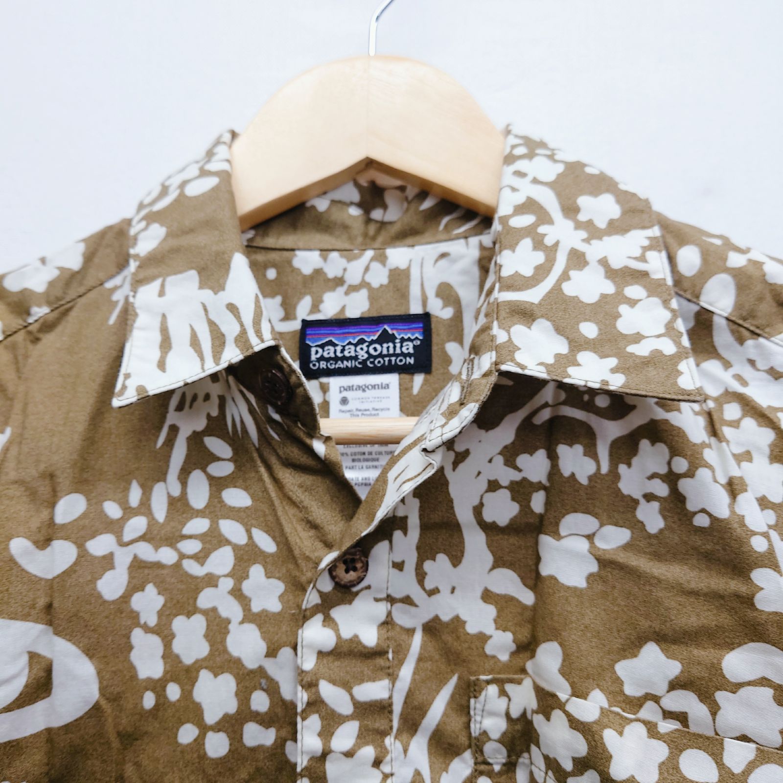 パタゴニア 半袖アロハシャツ ベージュ系 Patagonia パタゴニア 半袖 シャツ メンズ XS 総柄 オーガニック