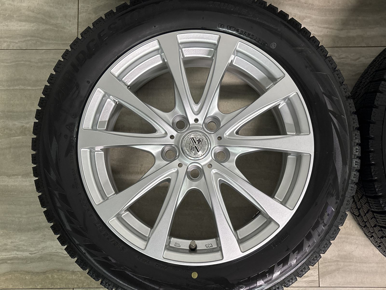 スタッドレス】TRG 17in 7J +39 PCD114.3 ブリヂストン ブリザック 