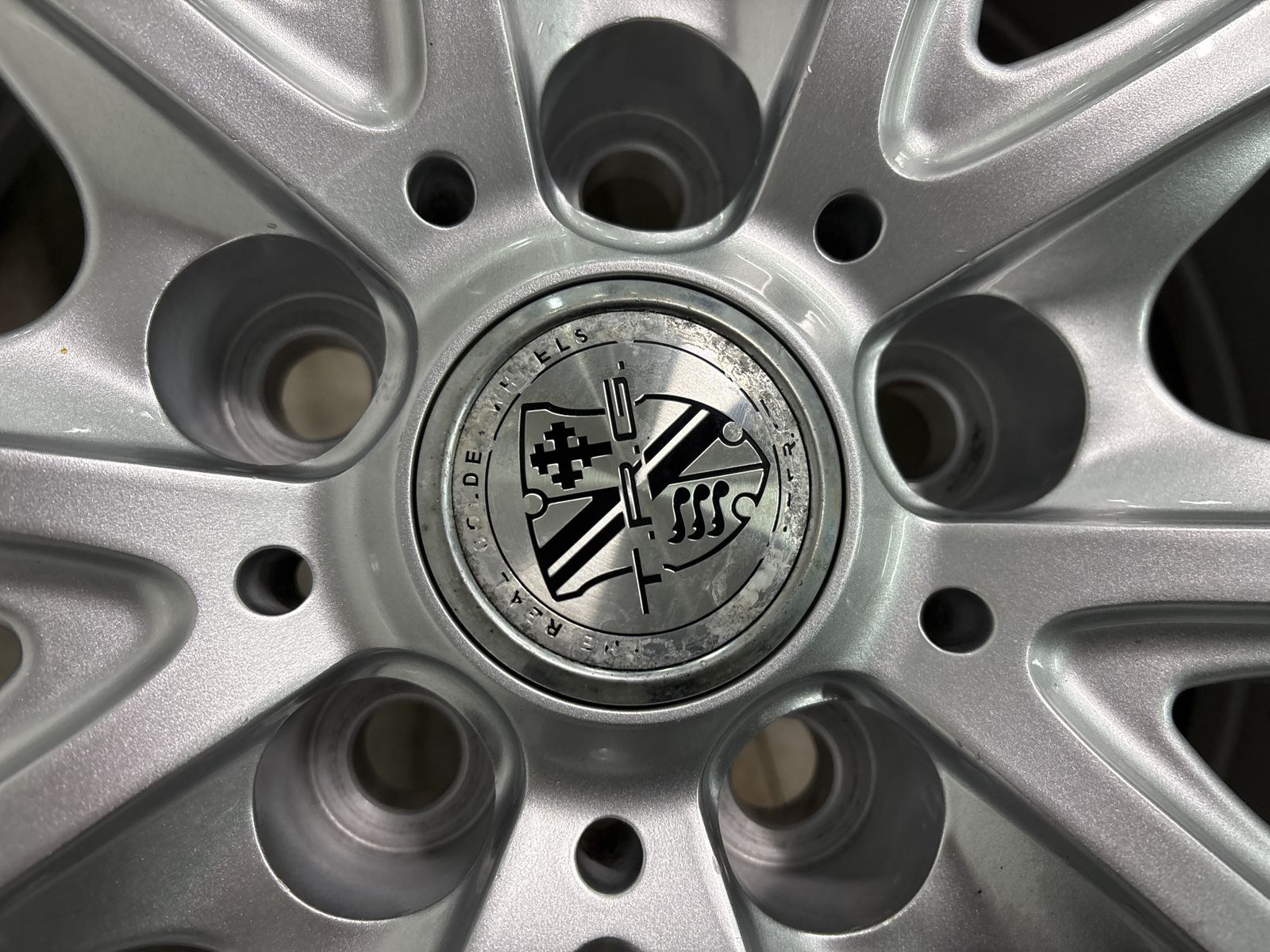 スタッドレス】TRG 17in 7J +39 PCD114.3 ブリヂストン ブリザック 