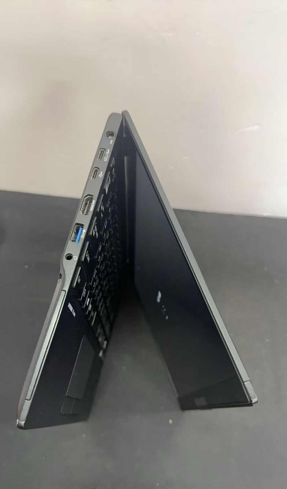 富士通 LIFEBOOK U939/B i5 8GB 256GB ++ 923576