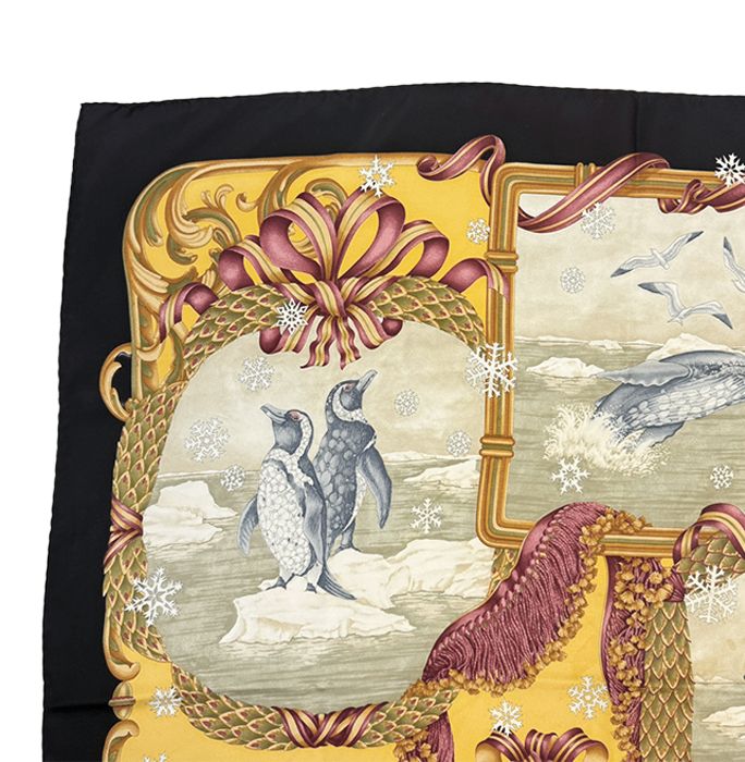 フェラガモ Salvatore Ferragamo シルクスカーフ 大判 ゴールド