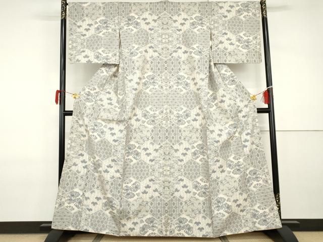 平和屋着物●本場大島紬　白大島　一元7マルキ　総絣　亀甲花蝶文　正絹　逸品　AABI2521cs 平和屋着物○本場大島紬 白大島 一元7マルキ 総絣 亀甲花蝶文 正絹