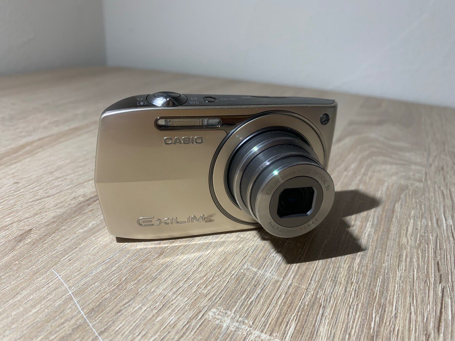 9474 Casio EXILIM EX-Z2300 ゴールド デジカメ ジャンク品 - メルカリ