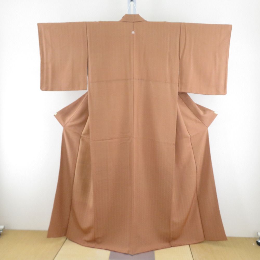 小紋 着物 中古 正絹 袷 カジュアル 作家物 落款 縦縞模様 ストライプ 鶸茶色 薄茶色 身丈163cm 裄68.5cm L きもの北條 A1116-9 小紋 着物 中古 正絹 袷 カジュアル 作家物 落款 縦縞模様 ストライプ