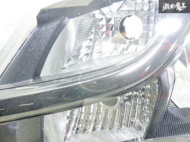 ストア出品！】トヨタ 純正 NSP130 ヴィッツ 中期 ハロゲン ヘッド 
