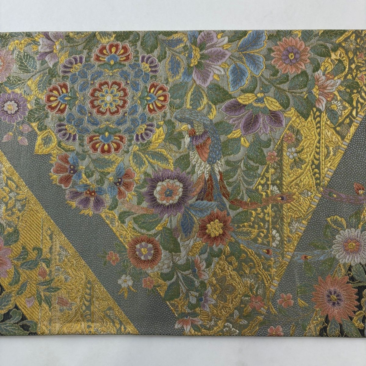 美品】 袋帯 秀品 孔雀 草花 箔 金糸 灰色 六通 正絹 【中古】 - メルカリ