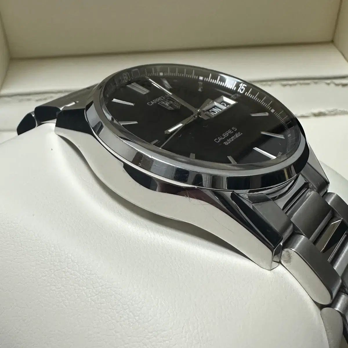 タグ・ホイヤー カレラ キャリバー 5 デイデイト 黒文字盤 41mm メタル 