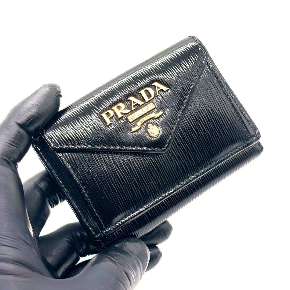 静かな艶を携える】 PRADA 三つ折り財布 ヴィッテロムーブ コンパクト