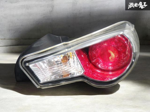 ZN6 86ハチロク テール ランプ ライト レンズ 後期 右 KOITO 200-60845