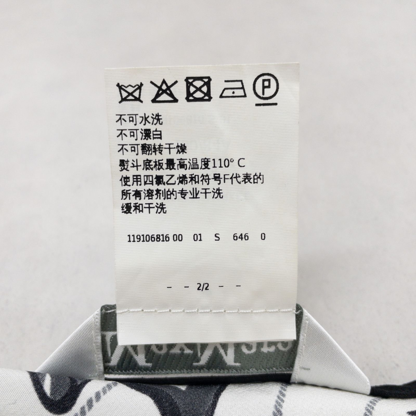 MaxMara  マックスマーラ 半袖ブラウス スカーフ クルーネック 総柄 シルク ホワイト グレー ネイビー イタリア製 レディース S b00881 MaxMara マックスマーラ 半袖ブラウス スカーフ クルーネック 総柄