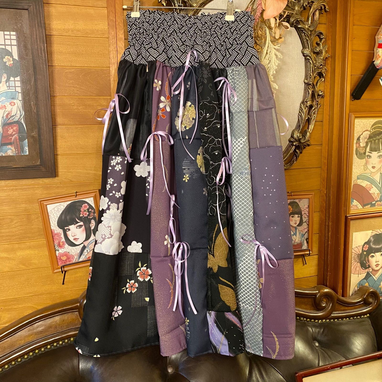 和洋折衷リメイク 着物 コラージュ パッチワーク ドッキング 切り替え レトロ 古着 ハンドメイド 黒絵羽織とパープル系に花柄や伝統模様 0-104 和洋折衷リメイク 着物 コラージュ ドッキング パッチワーク 切り替え
