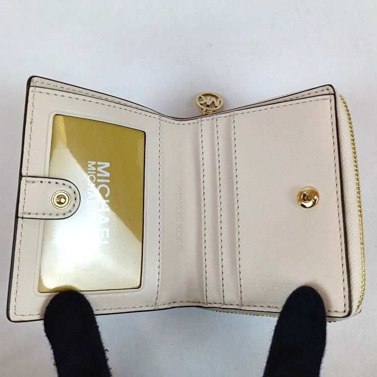 未使用 マイケルコース 二つ折り財布 ホワイト系 レディース ロゴ 保存袋 未使用 MICHAEL KORS マイケルコース 二つ折り財布 ホワイト系