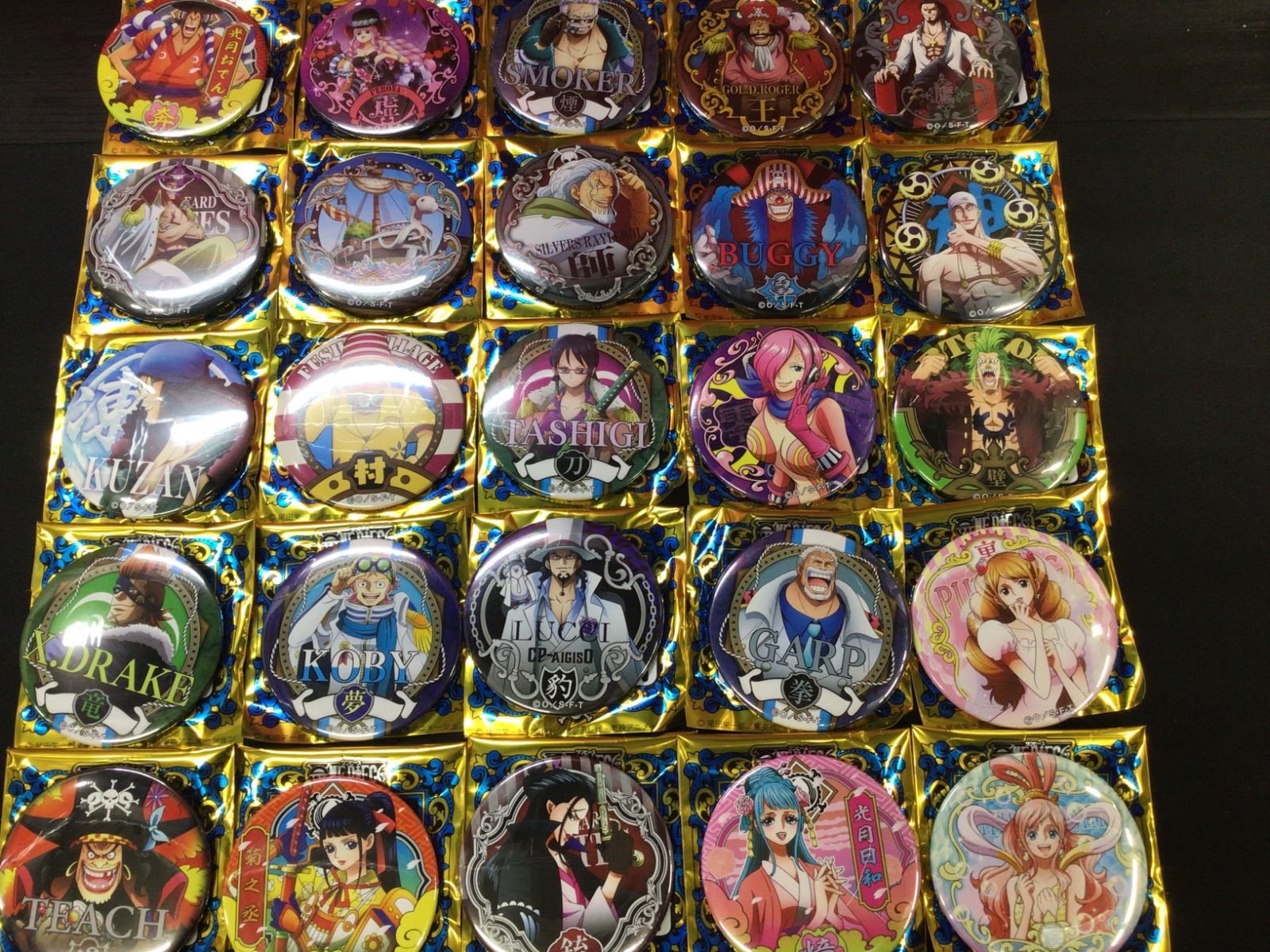 ◇全100種セット 「ワンピース “輩”缶バッジ 第24弾 WORLD」 麦わら