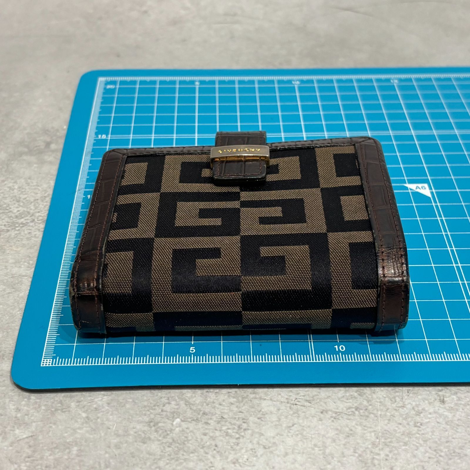 GIVENCHY ジバンシー 4G モノグラム 総柄 キャンバス レザー クロコ型 