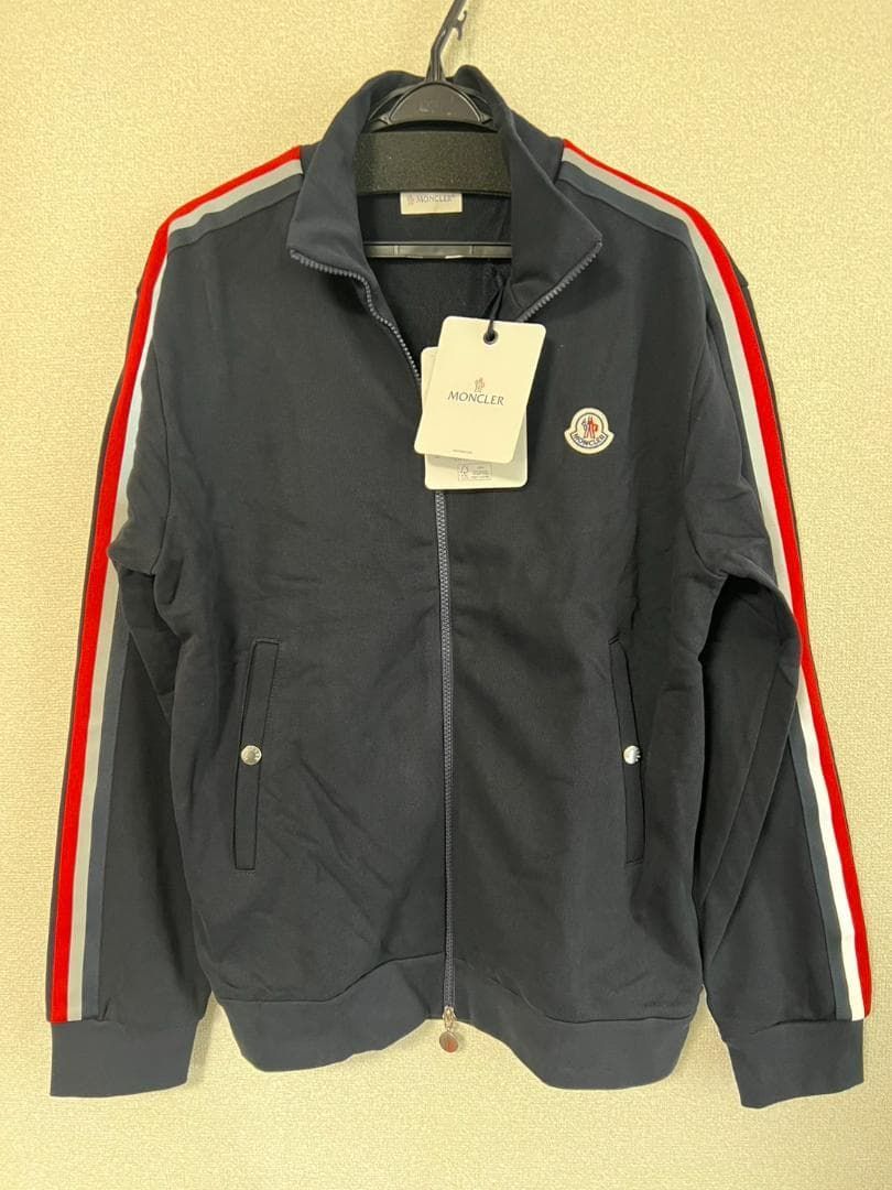 定価１1万‼️新品未使用品 MONCLER トラックジャケット 定価11万円！！☆新品未使用タグ付き品☆MONCLER ストライプライン