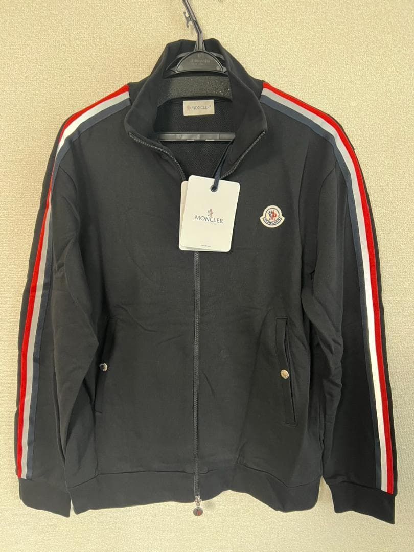 定価１1万‼️新品未使用品 MONCLER トラックジャケット 定価11万円！！☆新品未使用タグ付き品☆MONCLER ストライプライン
