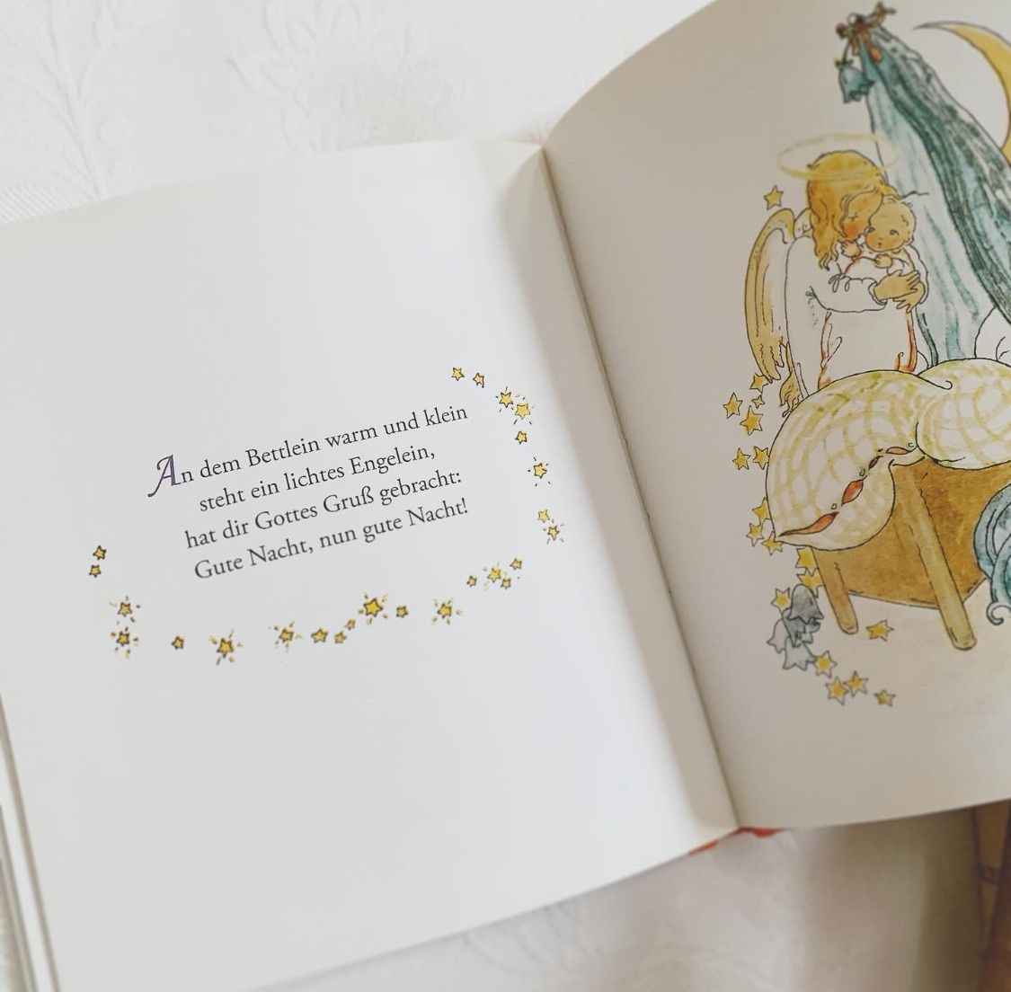 ドイツ洋書 ふんわり癒される天使の絵本 -星空や花畑を歩く愛らしい