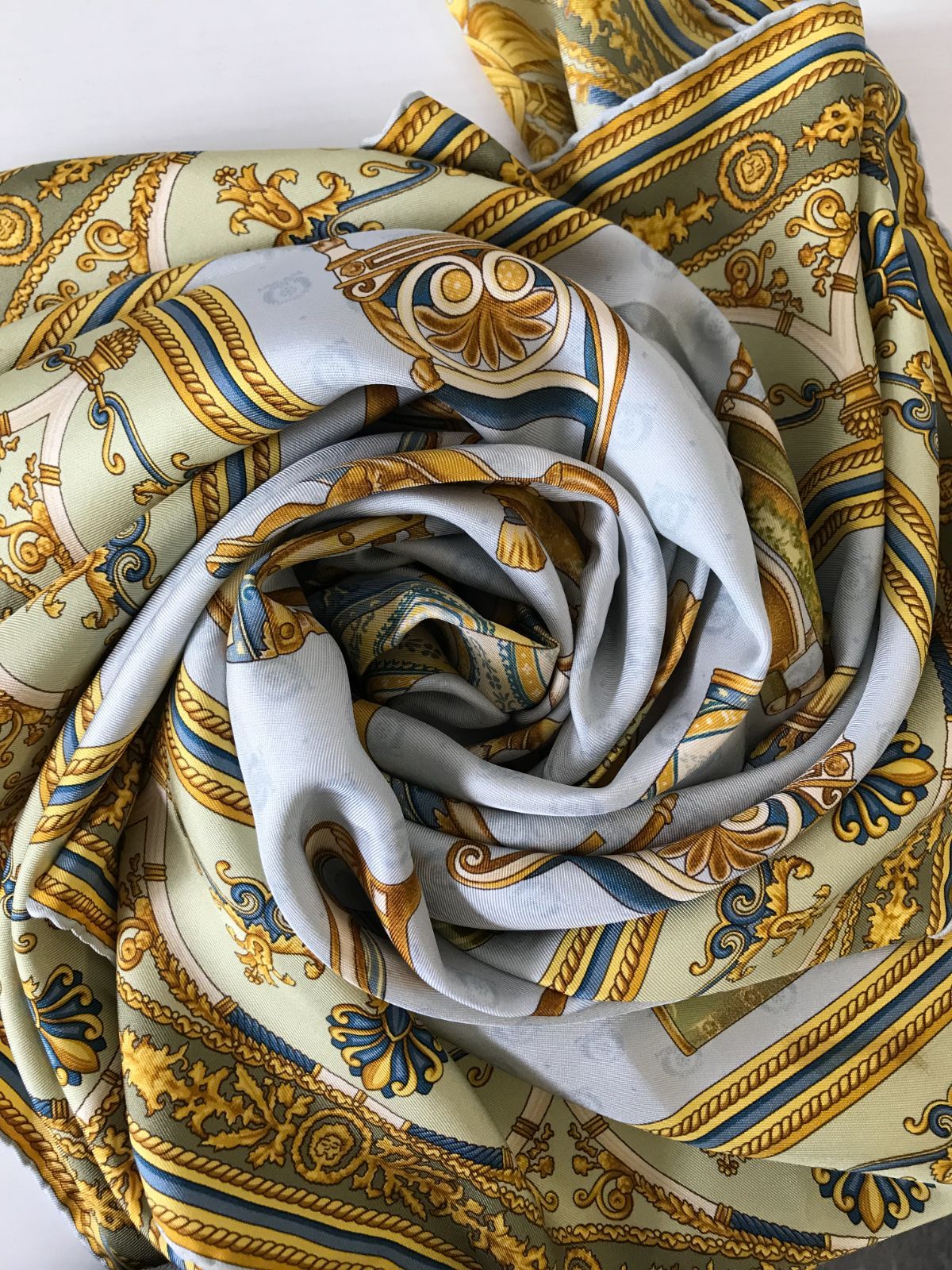 GUCCI グッチ 大判スカーフ 椅子柄 1580 - メルカリ