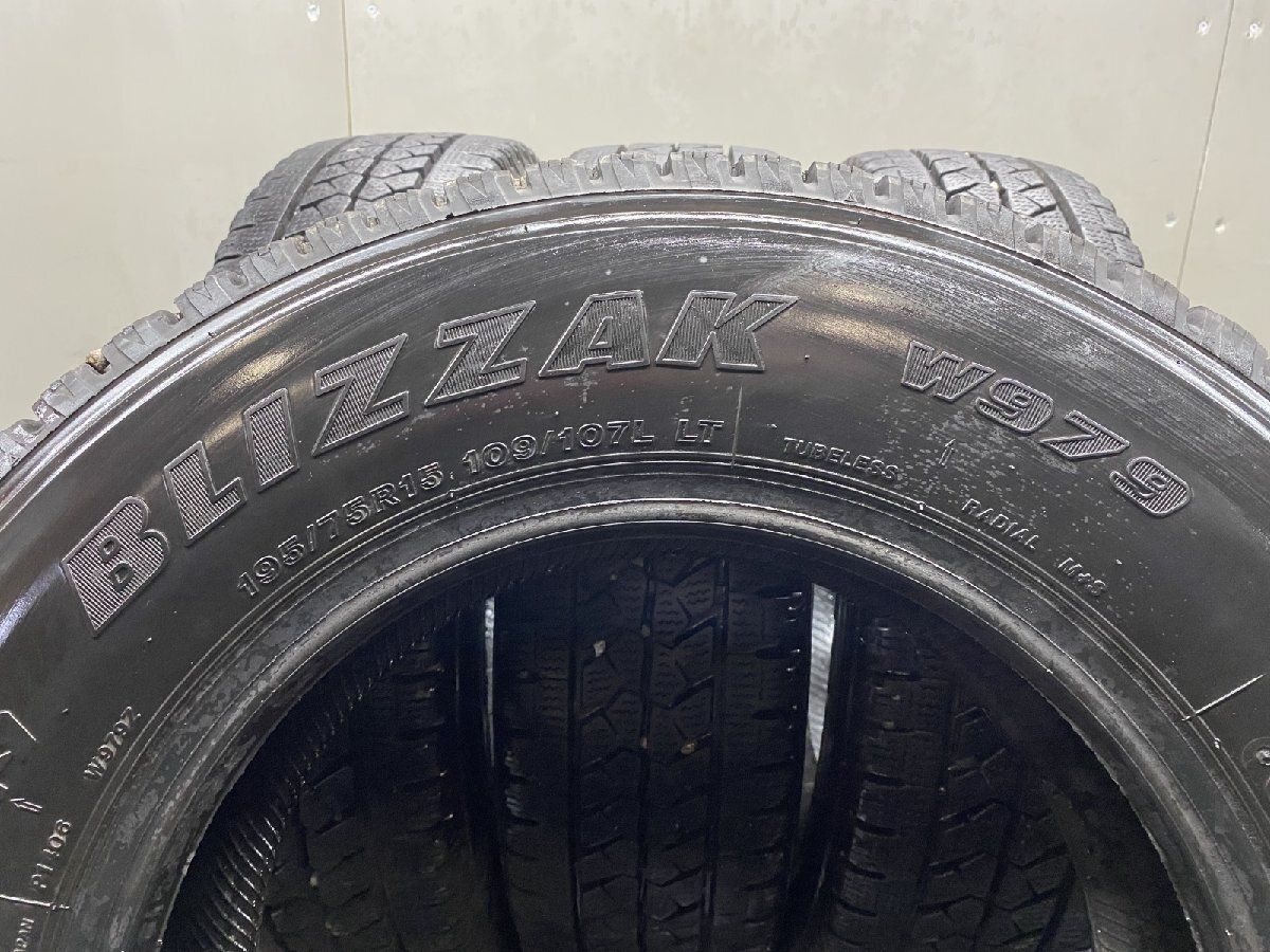 BS BLIZZAK W979 195/75R15 109/107L LT 15インチ ライトトラック用 スタッドレス 4本 22年製 バリ溝 トヨエース デュトロ等　(STK089) BS BLIZZAK W979 195/75R15 109/107L LT 15インチ ライトトラック用